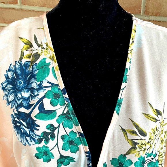 🌻FAUX WRAP TUNIC - Picture 2 of 8